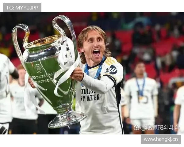 克罗斯与莫德里奇在掌控节奏上出现偏移，展现体系分配差异