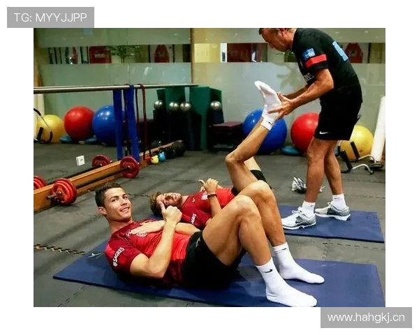 刷到C罗的酒店早餐，桌上那一摞摞看得我连泡面都不好意思吃