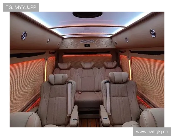 刷到萨卡私服图，那只表和车座一角让我想问，这钱到底从哪儿冒出来