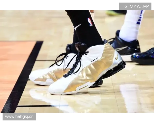 山口茜不穿球鞋逛街？看她的随身包就像明星出门，奢华得让人发懵！